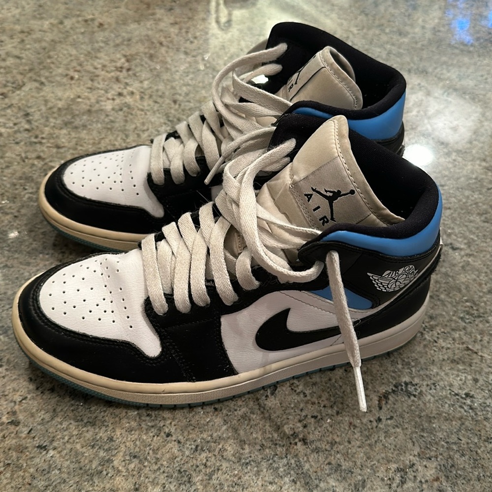 Women’s Nike Air Jordan One Mid